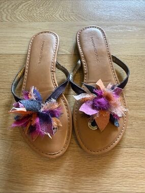 Banana Republic Tan Leather Thong Sandals with Multicolor Fabric Flowers